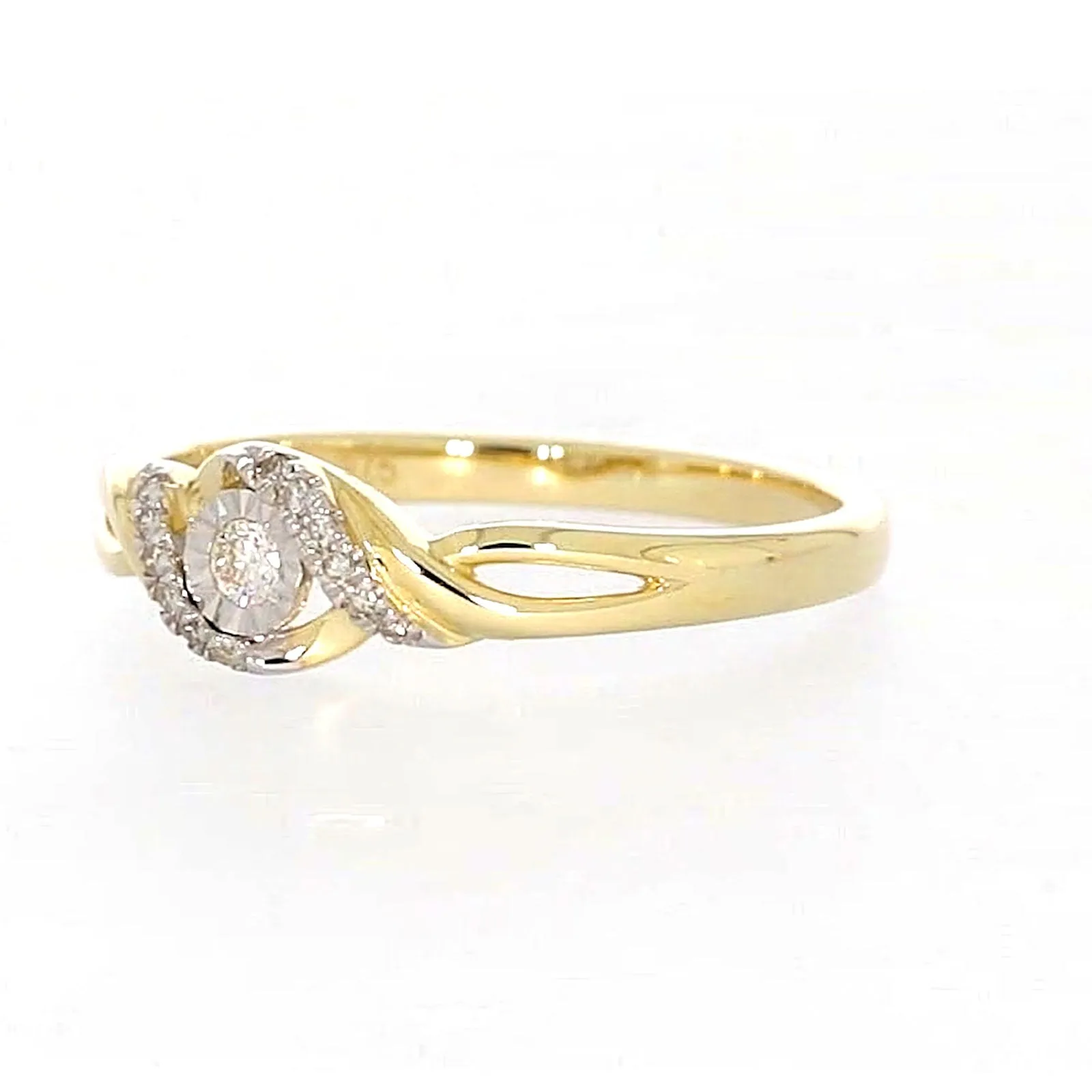 9ct Yellow Gold Round Brilliant Cut with 0.07 CARAT tw of Diamonds Ring