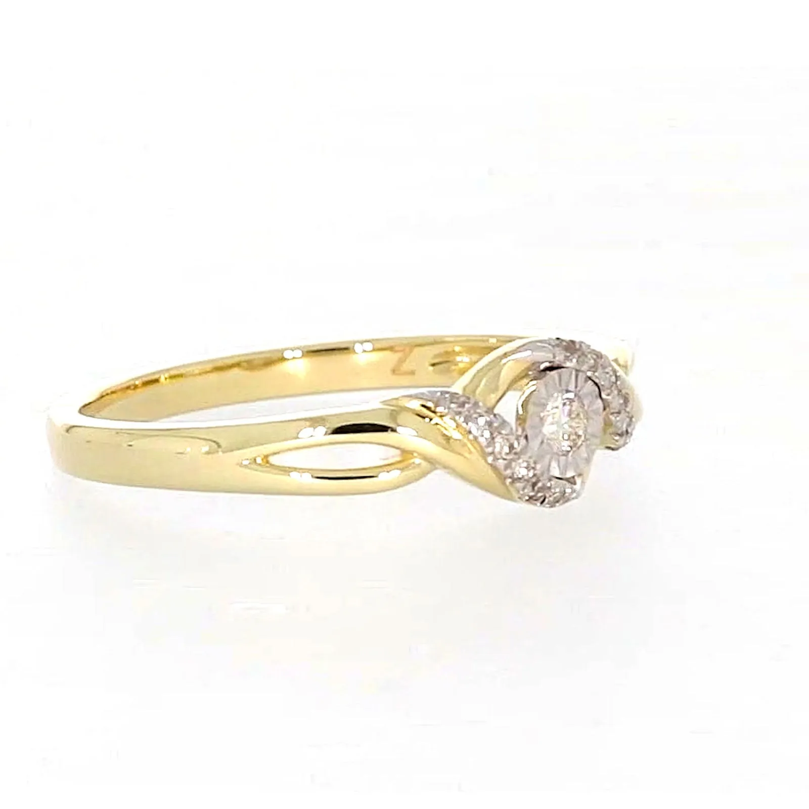 9ct Yellow Gold Round Brilliant Cut with 0.07 CARAT tw of Diamonds Ring