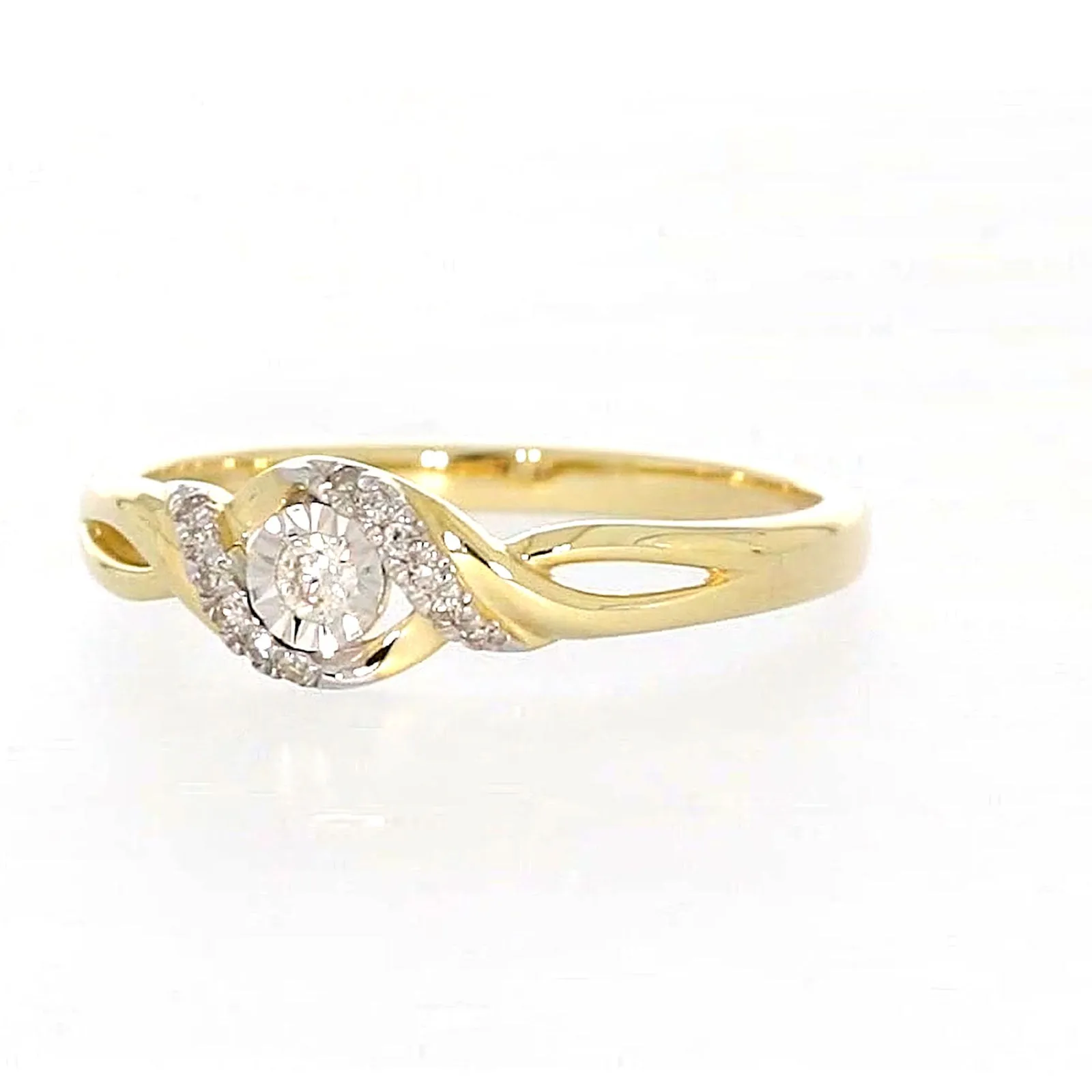 9ct Yellow Gold Round Brilliant Cut with 0.07 CARAT tw of Diamonds Ring