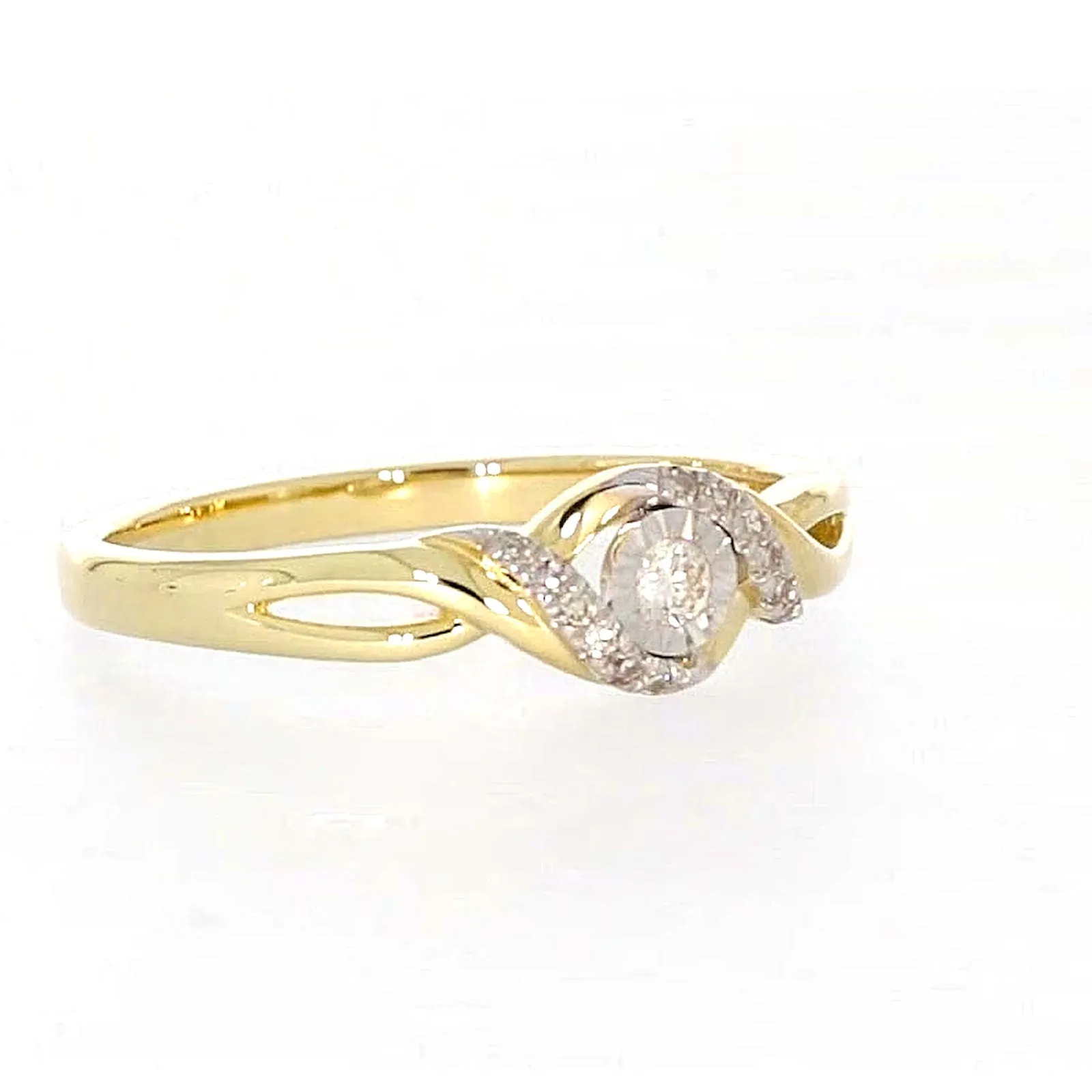 9ct Yellow Gold Round Brilliant Cut with 0.07 CARAT tw of Diamonds Ring