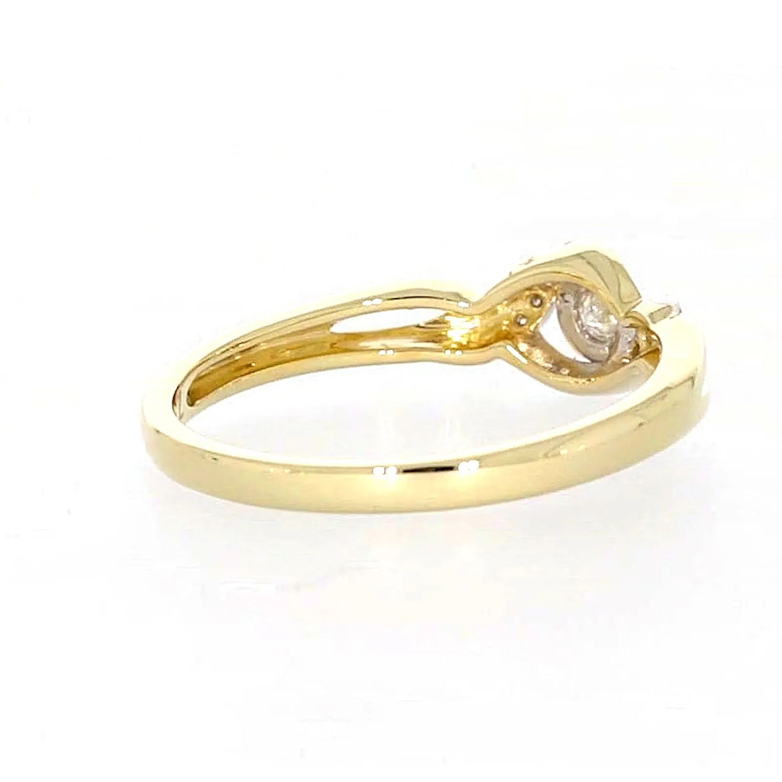 9ct Yellow Gold Round Brilliant Cut with 0.07 CARAT tw of Diamonds Ring