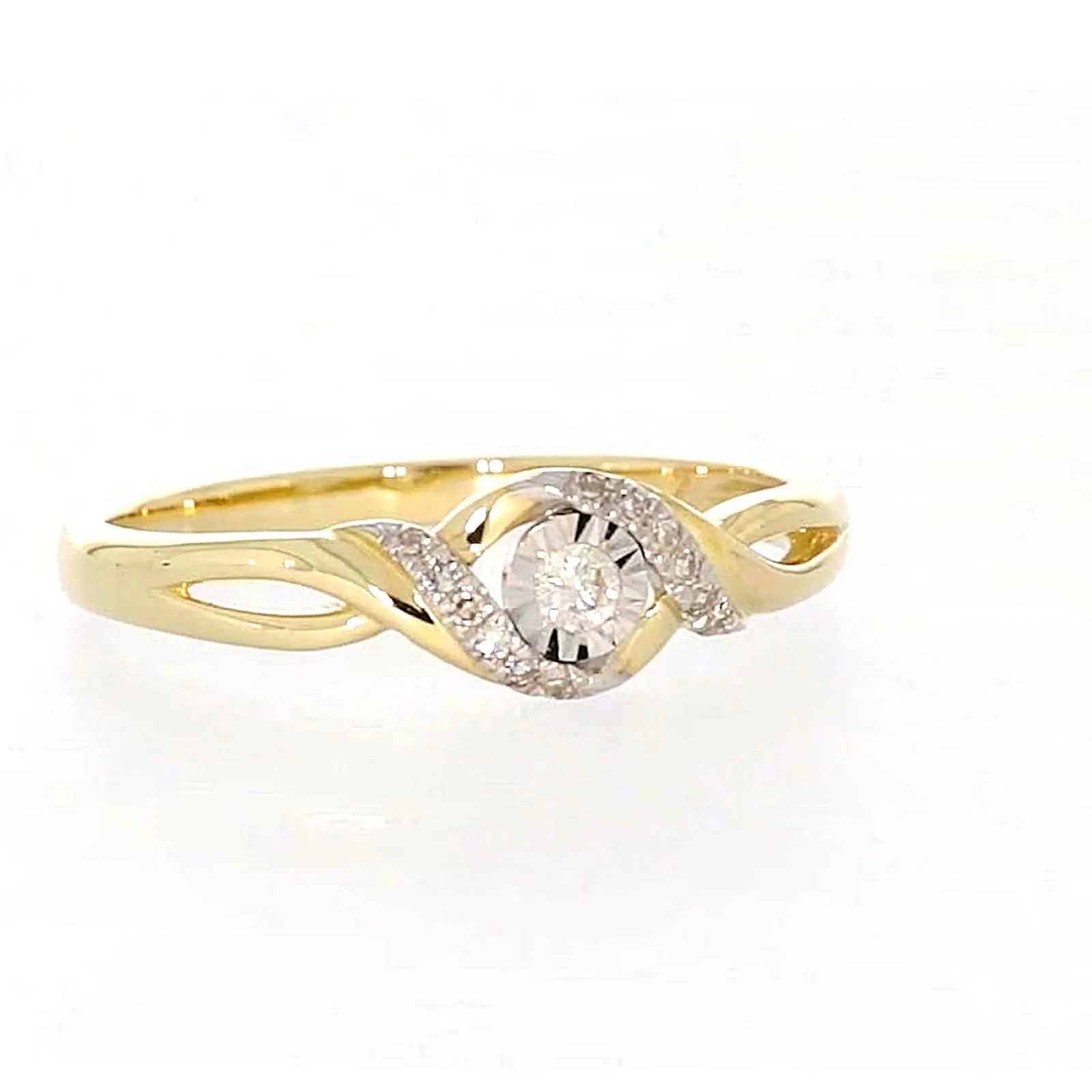 9ct Yellow Gold Round Brilliant Cut with 0.07 CARAT tw of Diamonds Ring