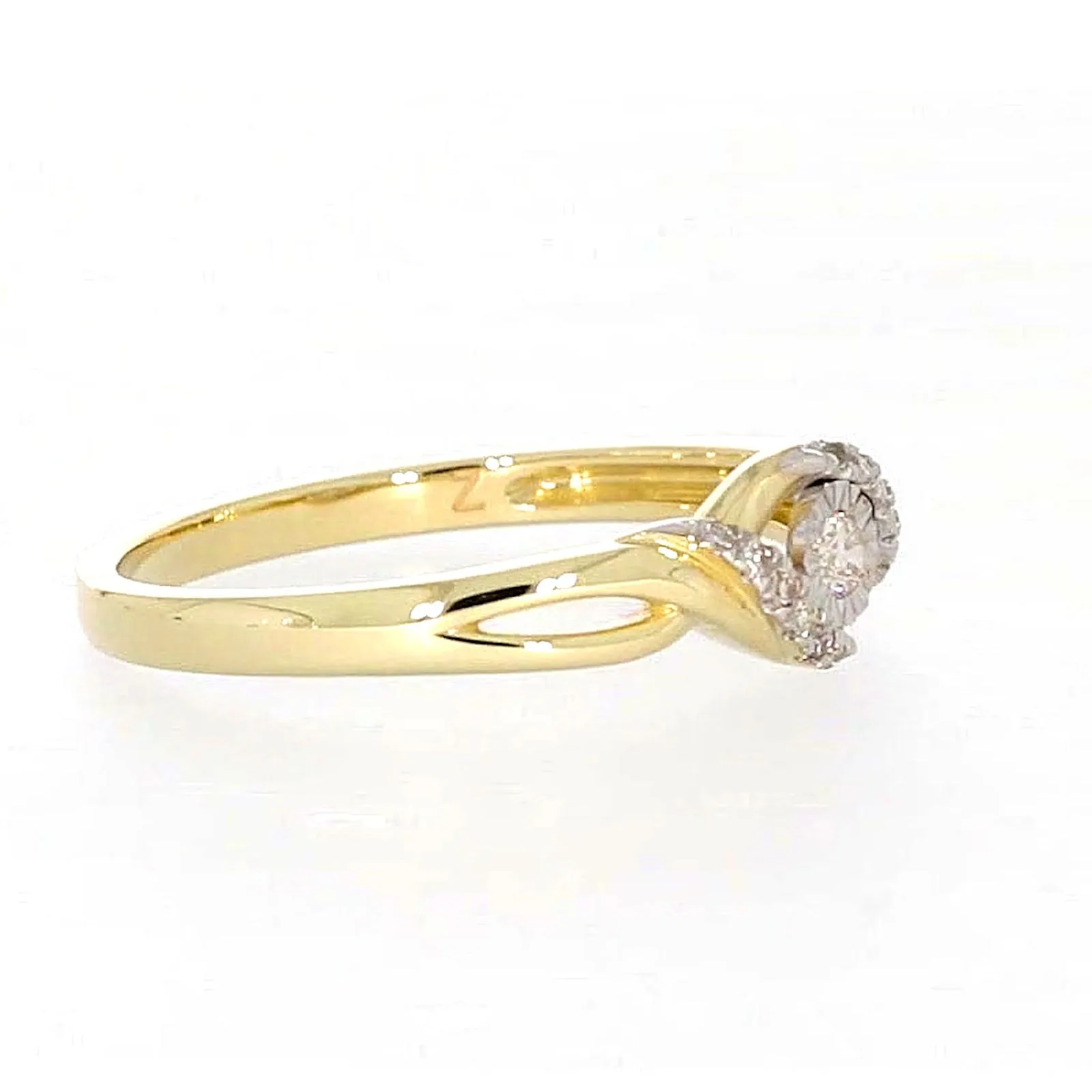 9ct Yellow Gold Round Brilliant Cut with 0.07 CARAT tw of Diamonds Ring