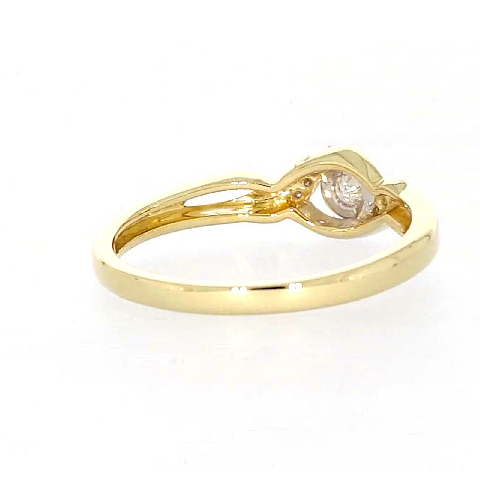 9ct Yellow Gold Round Brilliant Cut with 0.07 CARAT tw of Diamonds Ring