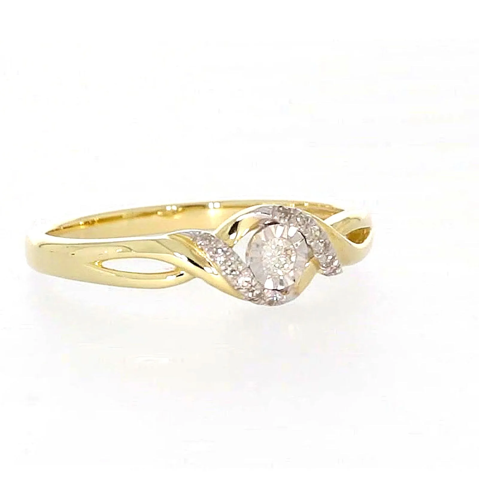 9ct Yellow Gold Round Brilliant Cut with 0.07 CARAT tw of Diamonds Ring