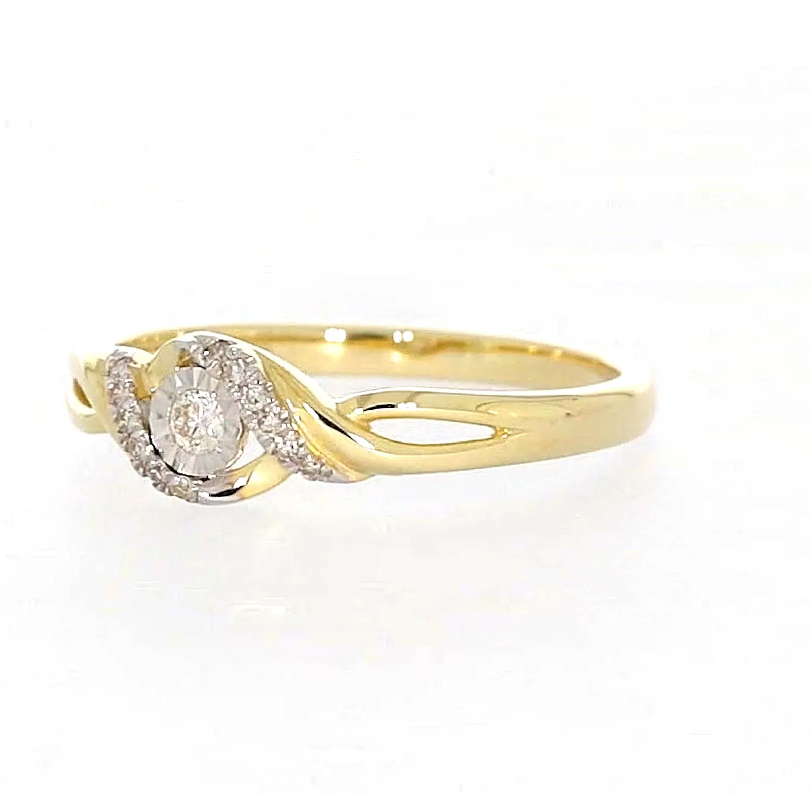 9ct Yellow Gold Round Brilliant Cut with 0.07 CARAT tw of Diamonds Ring