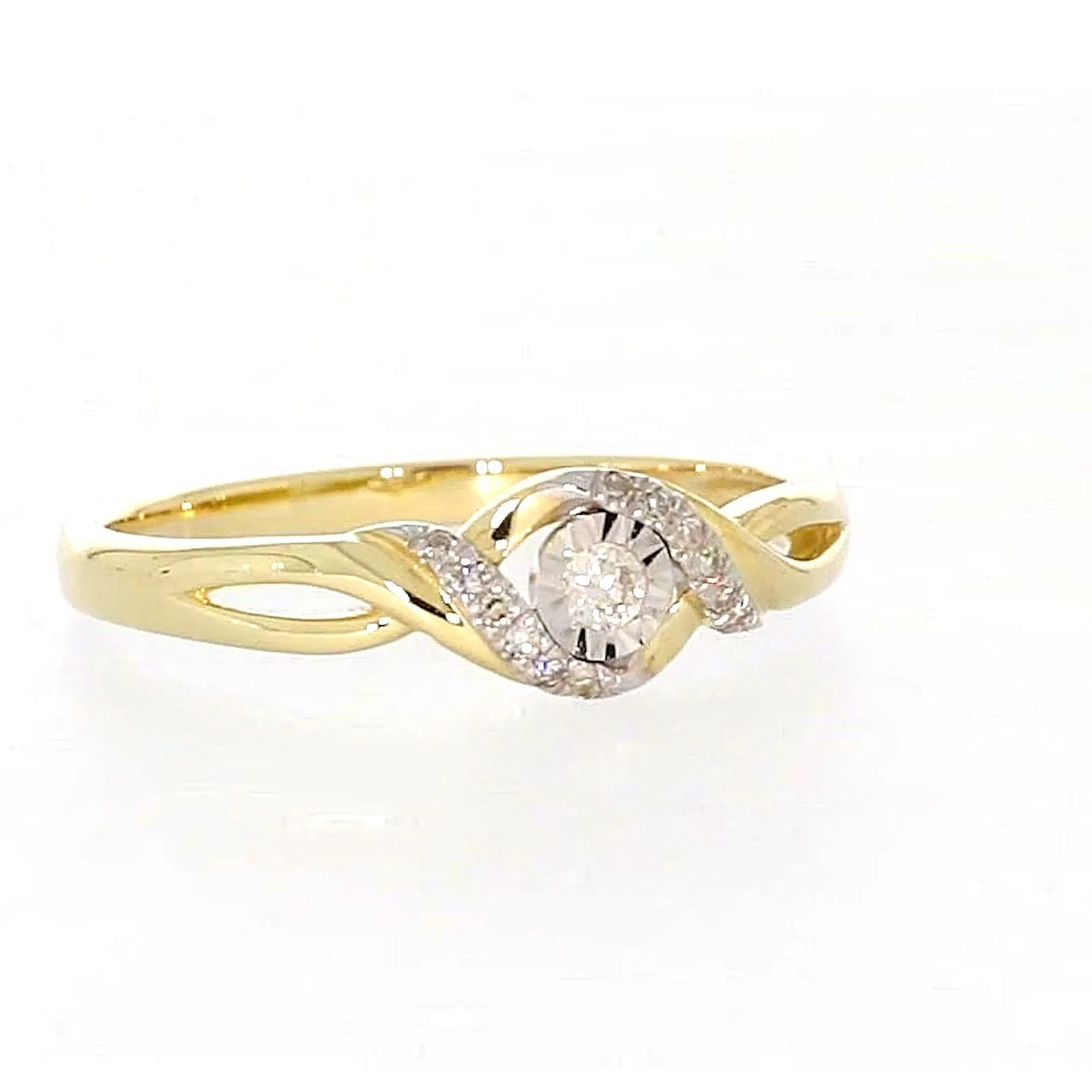 9ct Yellow Gold Round Brilliant Cut with 0.07 CARAT tw of Diamonds Ring