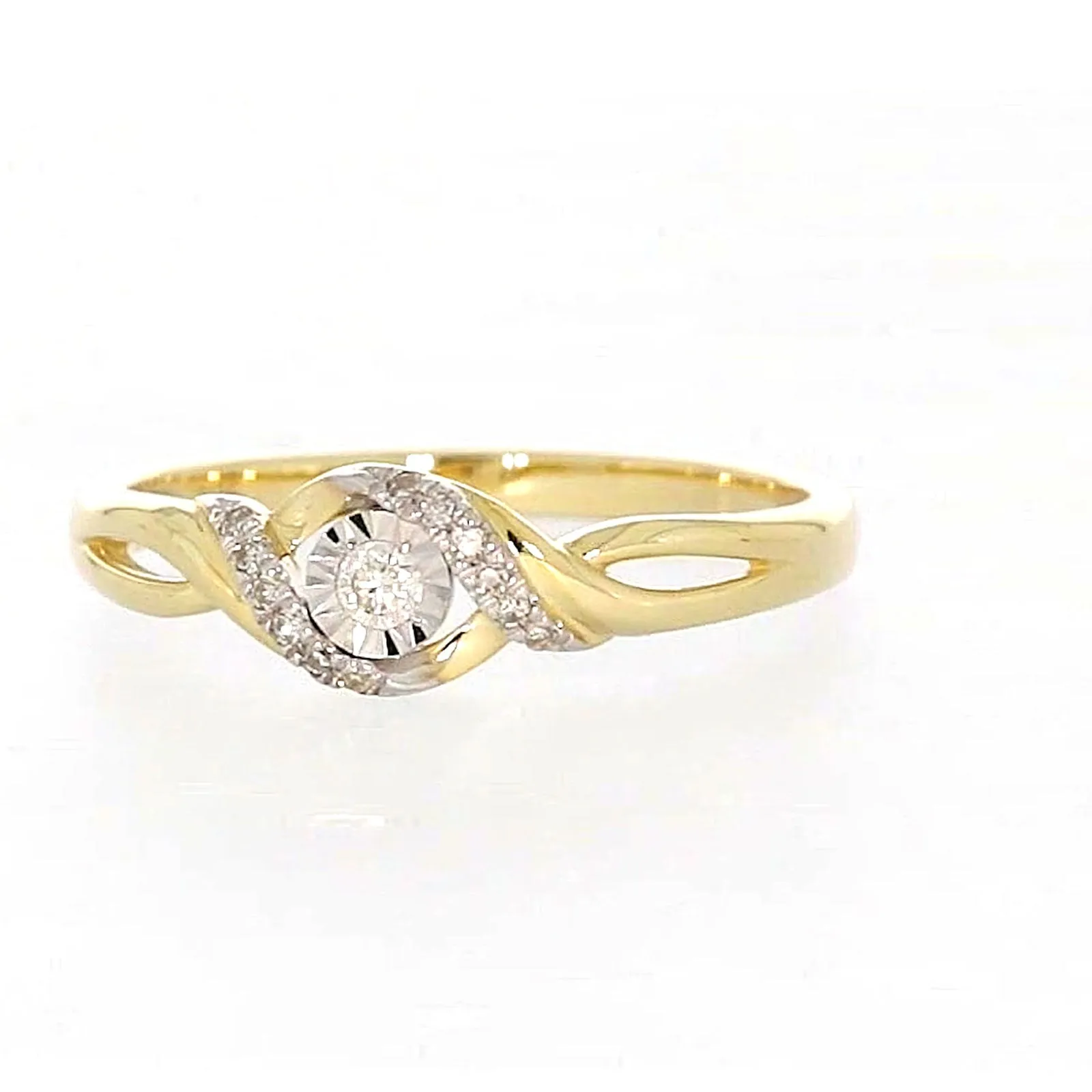 9ct Yellow Gold Round Brilliant Cut with 0.07 CARAT tw of Diamonds Ring