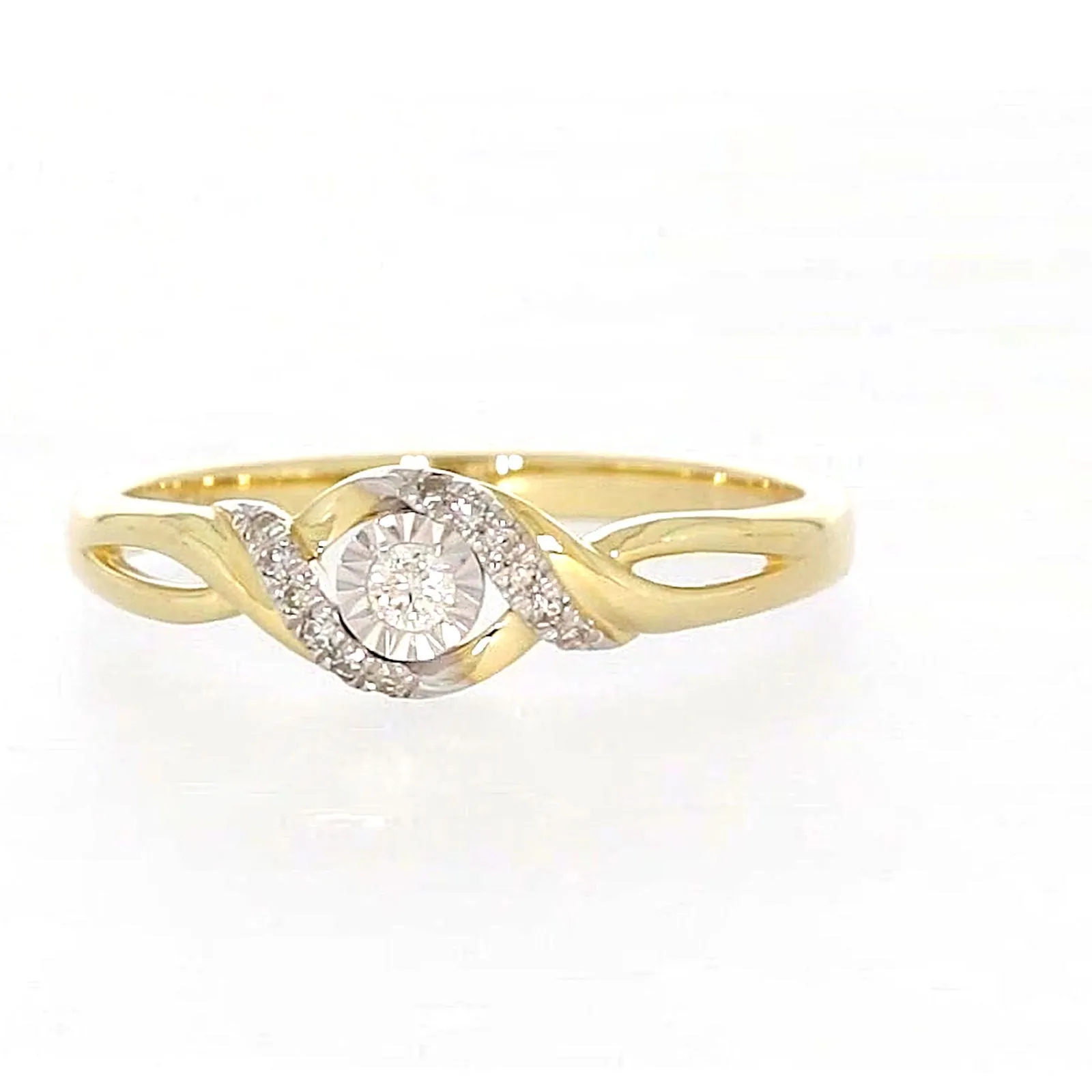 9ct Yellow Gold Round Brilliant Cut with 0.07 CARAT tw of Diamonds Ring