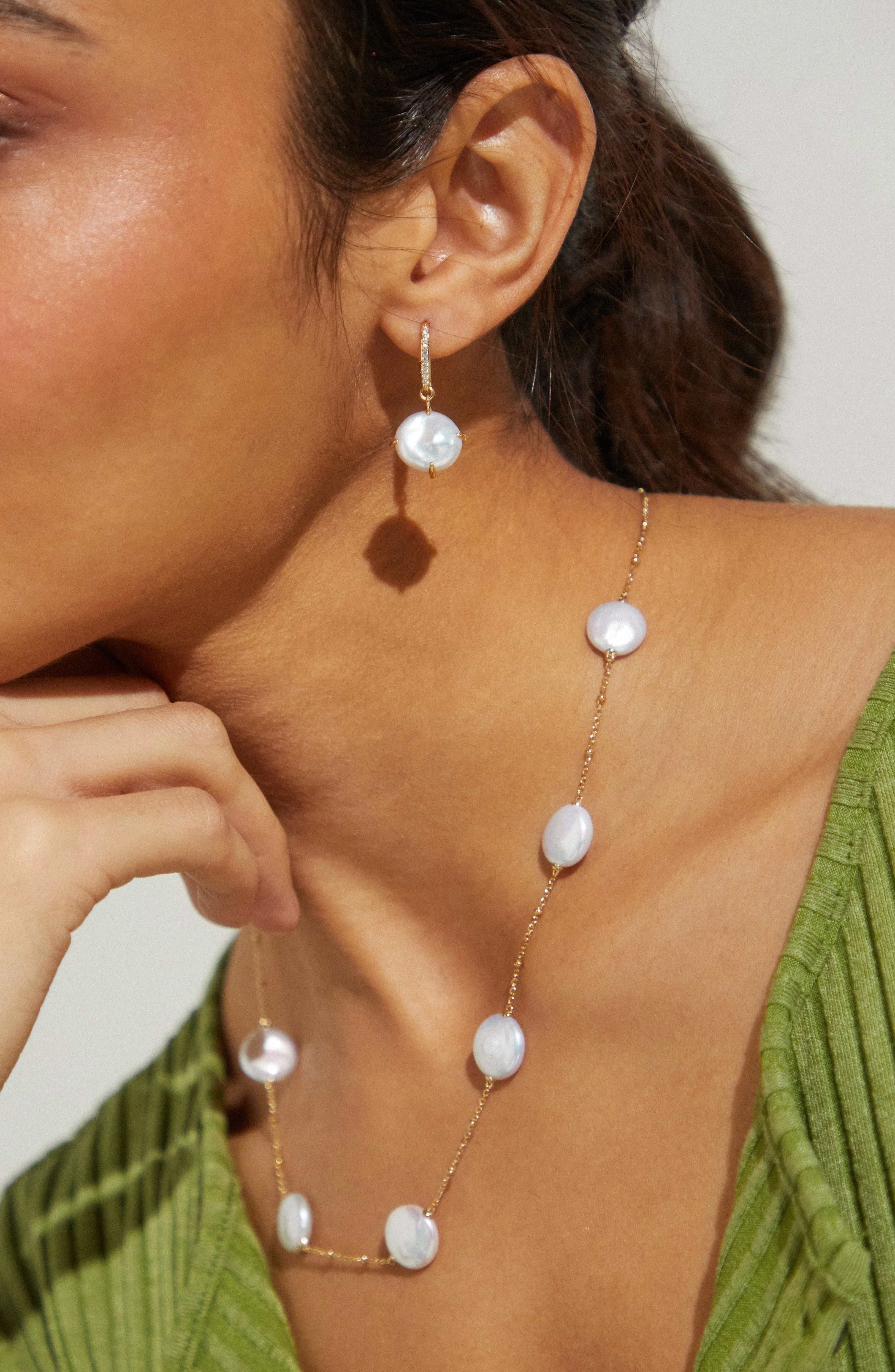 DOT DOT DOT COIN PEARL LEVERBACK EARRINGS