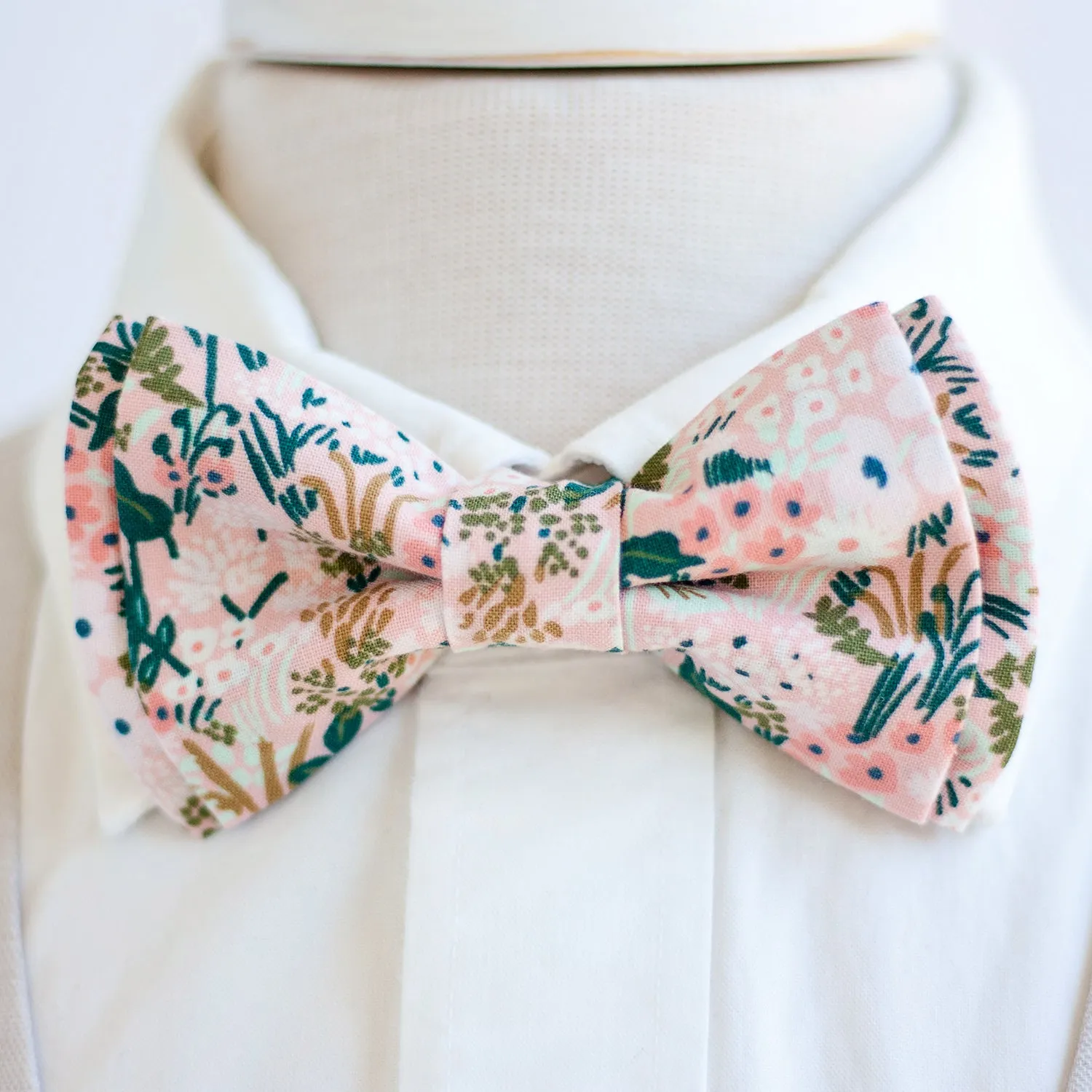 Men's Pre-Tied Bow Tie / Meadow In Pink