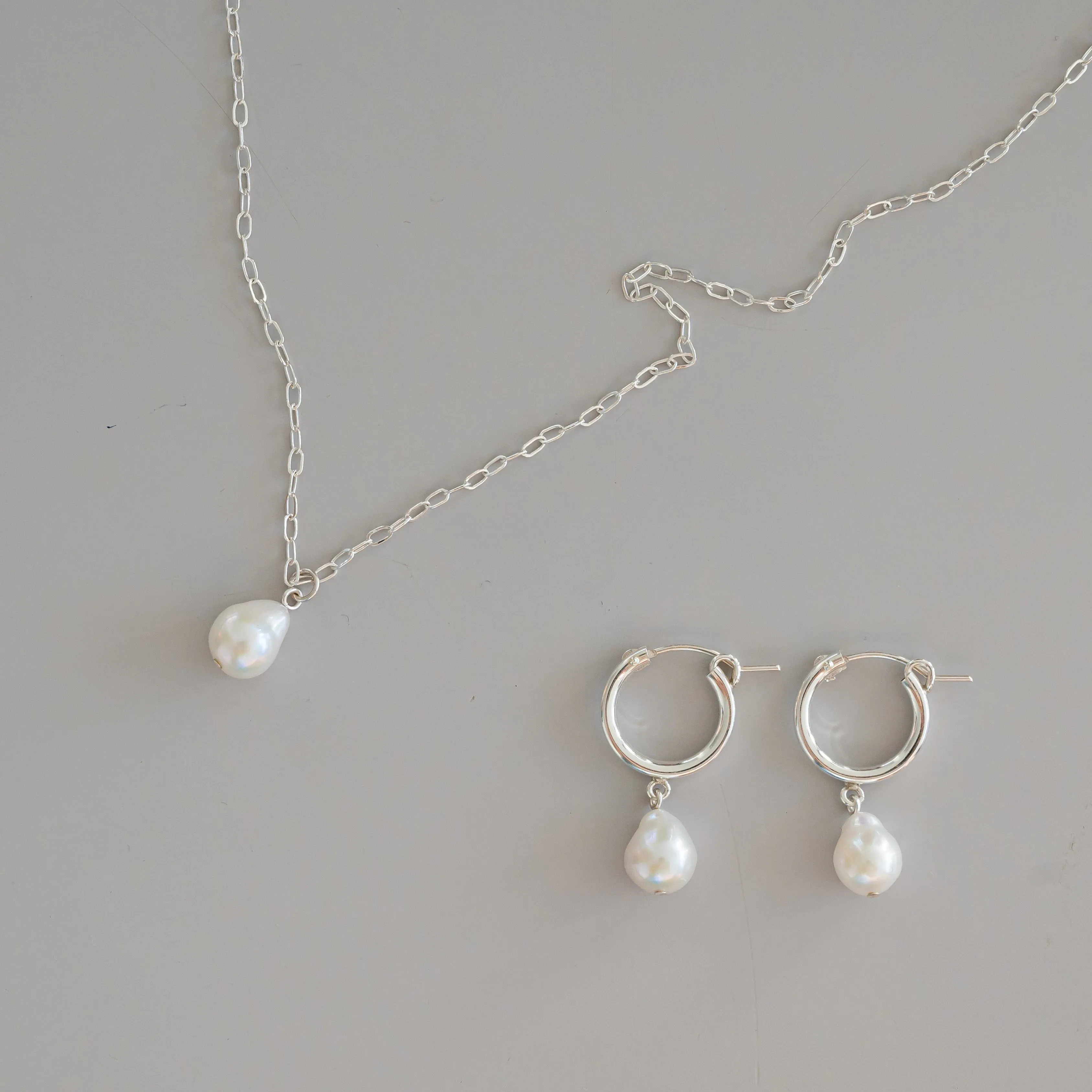 Sirène Pearl Hoop Earrings